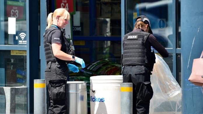 Muži polili chlapce (3) kyselinou! Útok si měl objednat jeho otec