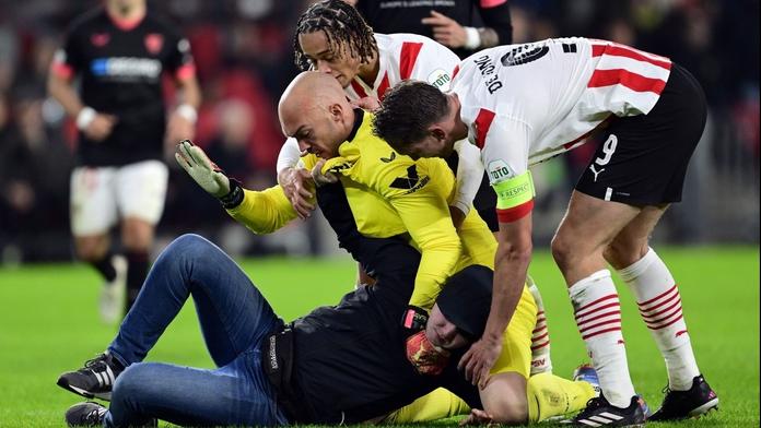 Tomu se říká trest. Fanoušek, který napadl Dmitroviče, nesmí 40 let na stadion