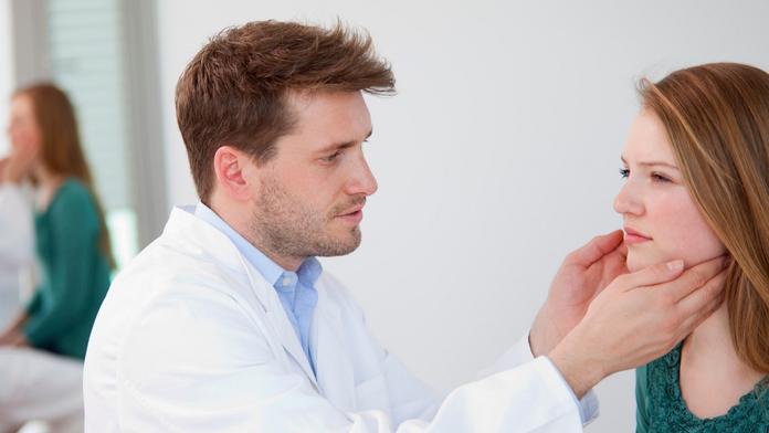 Mladá učitelka trpí smrtelnou nemocí. Objevil se u ní jeden alarmující symptom