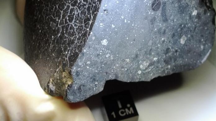 Vědci zkoumají záhadný meteorit z Marsu. Může obsahovat život!