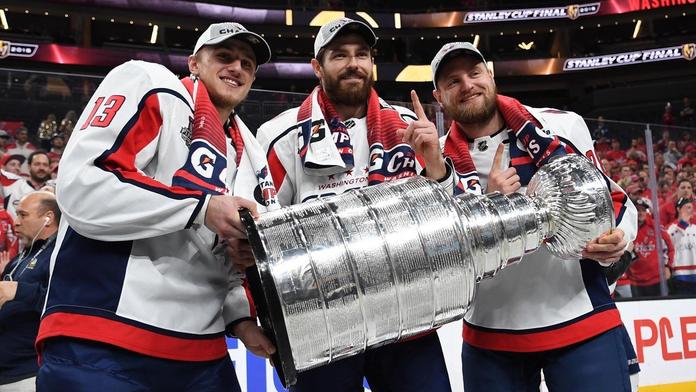 Stanley Cup i Gagarinův pohár: Kde ještě letos slavili Češi titul?