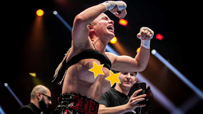 To by se v Clashi nestalo. Boxerka, která v ringu ukázala prsa, přišla o finále