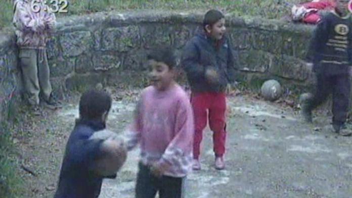 Podezřelý pedofil učil na základní škole a vychovával nezletilce