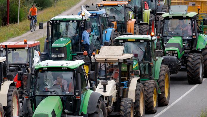 Česko zkolabuje! Traktory zablokují 200 silnic po celé zemi
