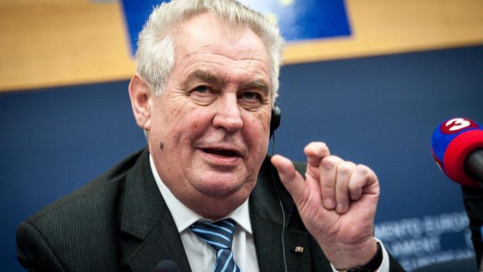 Učitelka, která zmanipulovala debatu se Zemanem, se zhroutila