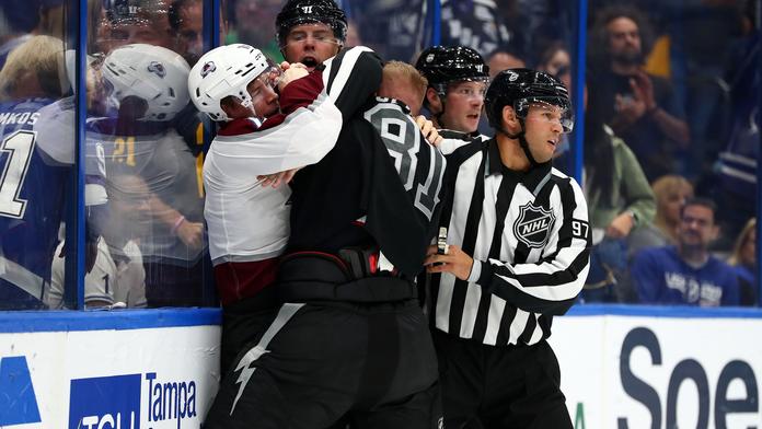 Slovenský ranař se v NHL popral, nevzdal se ani po pádu na kolena