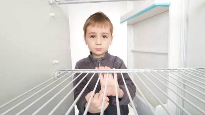 Rodiče zavřeli syna (4) do ledničky a nechali ho tam ZMRZNOUT!