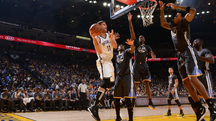 Golden State zachránilo až prodloužení. Stále jsou neporažení