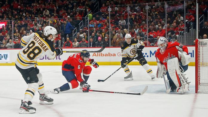 Pastrňákův gól na výhru nestačil. David Kaše debutoval v NHL