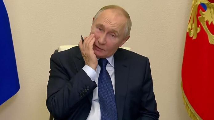 Putin si nekontrolovaně škrábal obličej. Znovu se spekuluje o rakovině