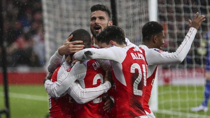 Po hrubce obrany prohrával, nakonec ale Arsenal postoupil