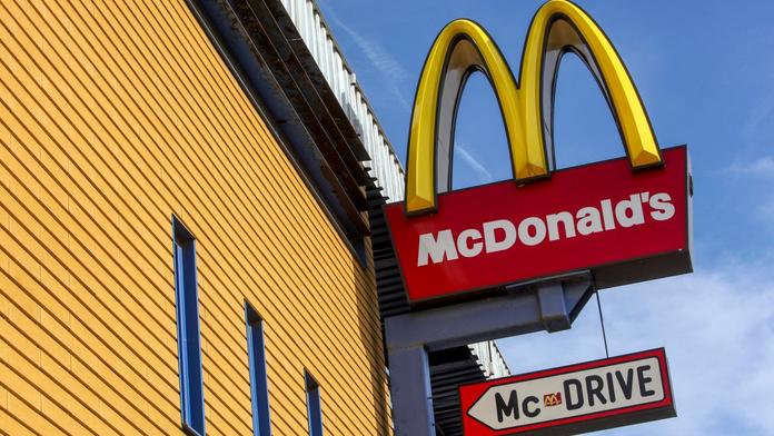 V salátu z McDonald´s našli parazity z výkalů. 500 nakažených