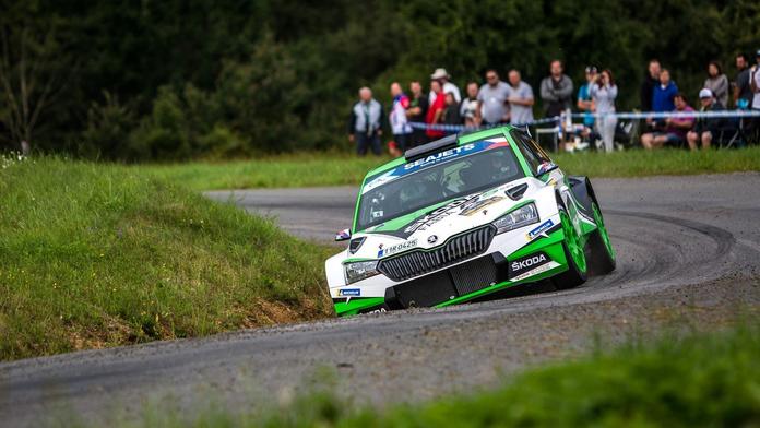 Po první etapě jasně vede Kopecký, jeho konkurenti měli problémy