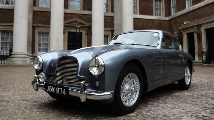 FOTOGALERIE: Prodává se první Aston Martin Jamese Bonda!