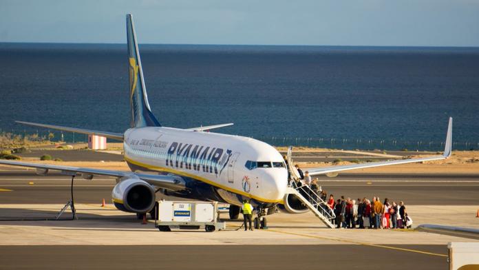 Ryanair řeší skandál! Čtyři lidé upadli do bezvědomí, pilot nepřistál