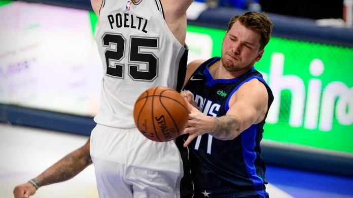 Dončič triple doublem řídil výhru Dallasu, zářil také Litevec z Memphisu