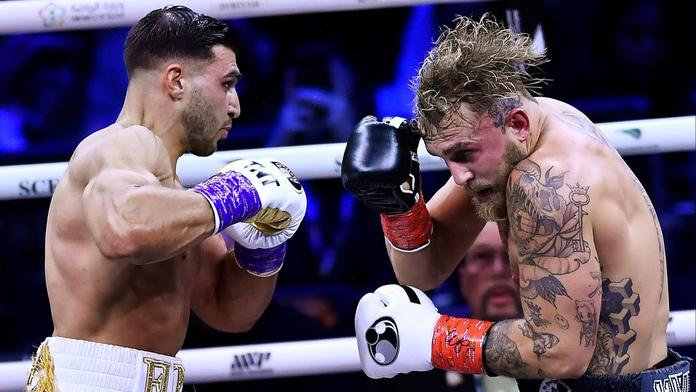 Třaskavou bitvu ovládl na body Tommy Fury. Paul rozhodnutí sudích zpochybnil