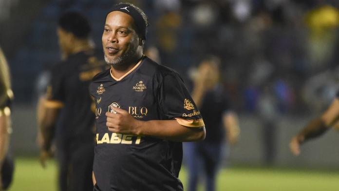 Fotbalová bomba v Itálii: Ronaldinho se vrací z důchodu, pomůže týmu ze třetí ligy
