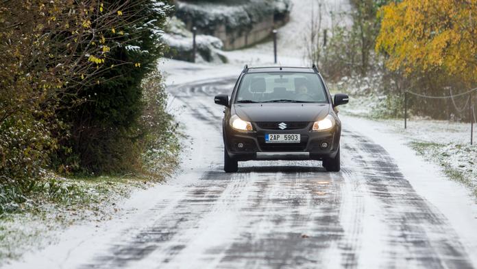 Řidiči, pozor! Dopravu na Moravě komplikuje sníh a silný vítr
