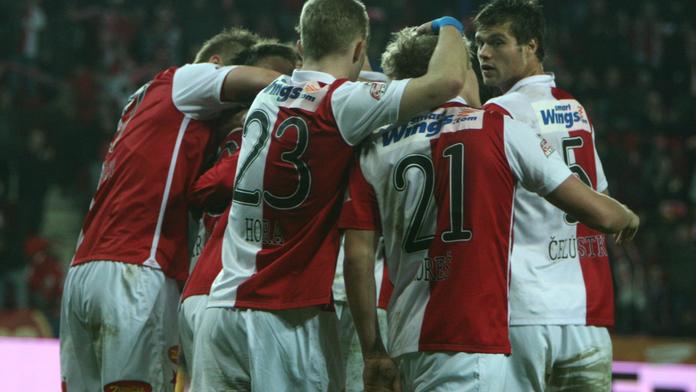 Slavia PŘEHRÁLA Slovácko a UNIKÁ sestupu