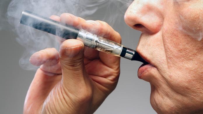 E-cigarety ničí DNA a zvyšují riziko rakoviny, tvrdí nová studie