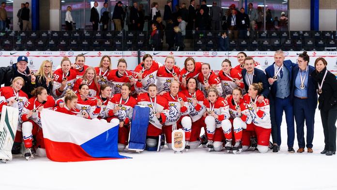 Chci se naučit českou hymnu, slíbila trenérka bronzových hokejistek