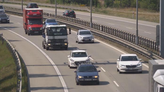 Ministr dopravy vysvětluje zdražení dálničních známek. Změnu ceny prý obklopují mýty