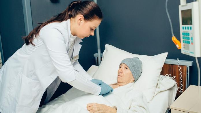Vědci testují nový způsob léčby bolesti. Využili k tomu nebezpečnou bakterii