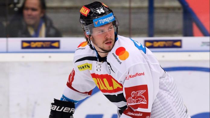 Hvězda extraligy v chomoutu. Sparťan Chlapík se oženil s těhotnou přítelkyní