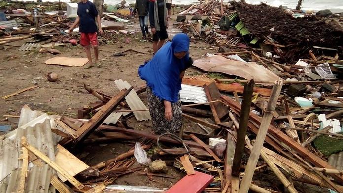 Pátrání po přeživších pokračuje, při tsunami zemřelo 281 lidí