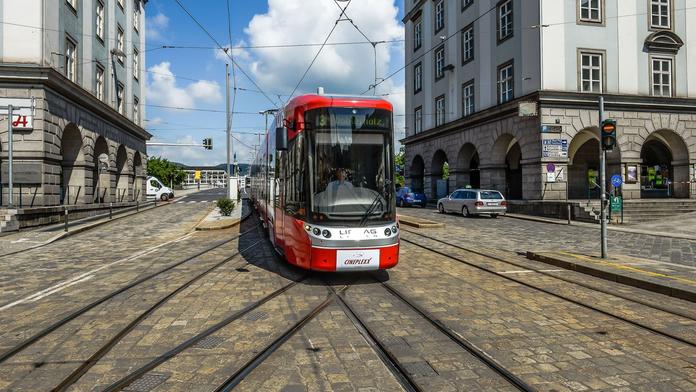 Zloděj ukradl tramvaj. Ujel s ní dvě zastávky a skončil v poutech