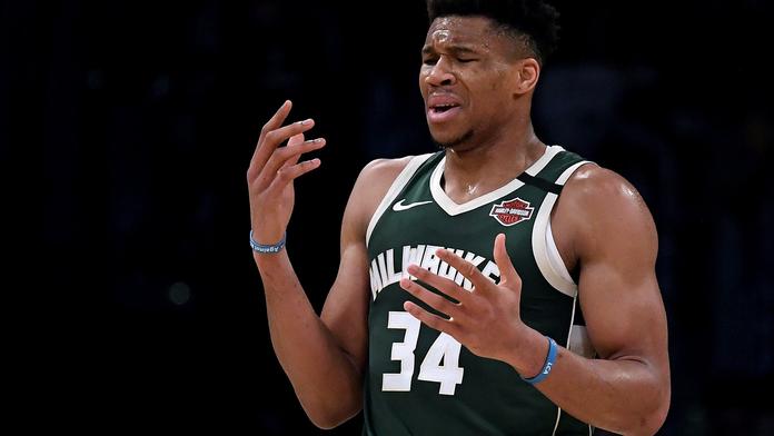 Nejlepší tým NBA potřetí v řadě prohrál. Největší hvězda znovu nehrála