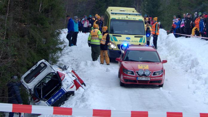 Auto při rallye smetlo českého fotografa! Letěl několik metrů