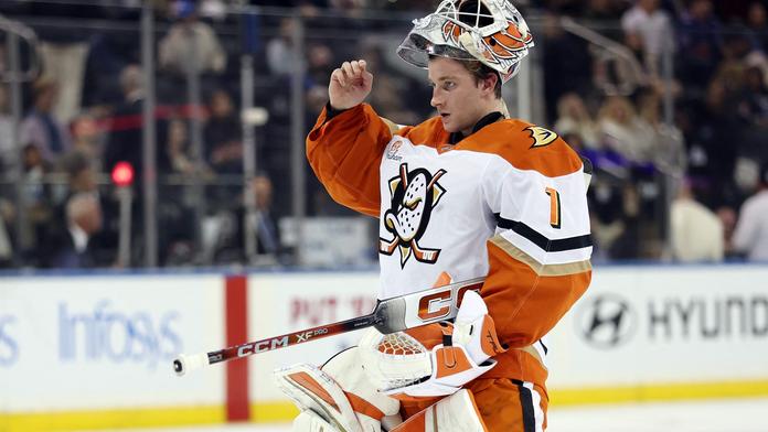Mistr světa Dostál zavřel branku i v NHL. Kraluje statistikám celé soutěže