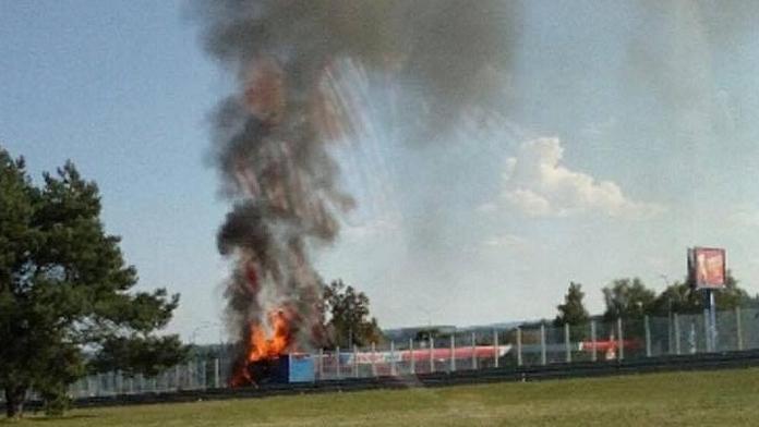 Požár dodávky zastavil provoz na dálnici D1! Začaly se tvořit kolony