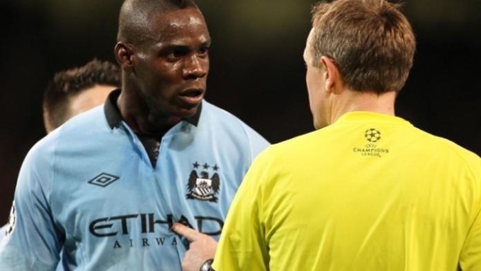 Nezkrotný rebel opouští Anglii! Balotelli se upsal AC Milán!