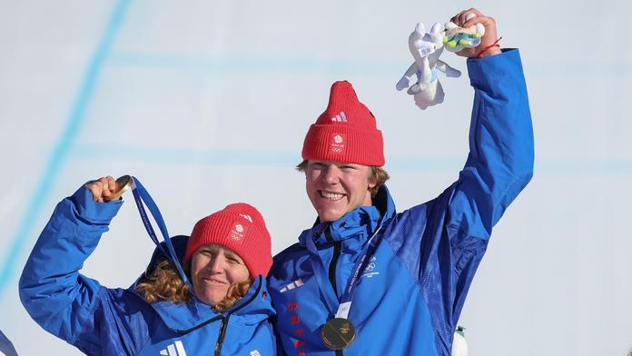 Charlotte Banksová a Huw Nightingale se zlatými olympijskými medailemi