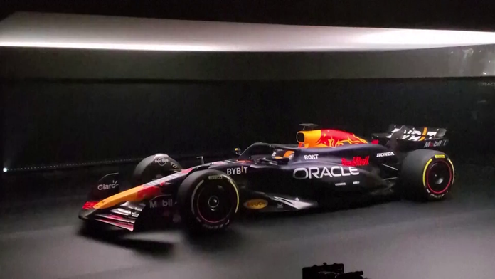 Formule Red Bullu v Praze. Strážník vypsal bloček, pilot šel na trdelník