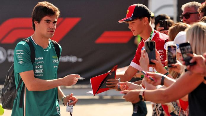 Lance Stroll se podepisuje fanouškům