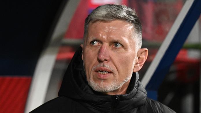 Postup a rezignace. Trenér Šilhavý skončil na lavičce národního týmu