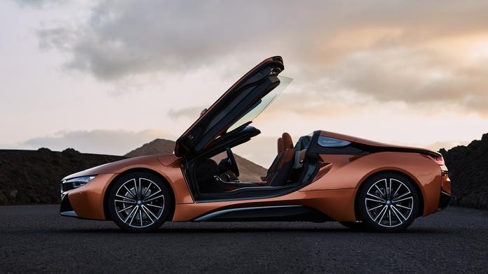 BMW představilo očekávaný model i8 Roadster!