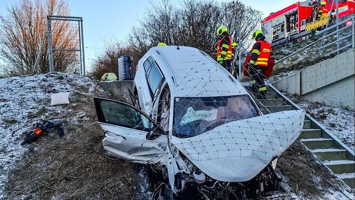 11 zraněných při dvou vážných nehodách: V nemocnicích skončilo několik dětí