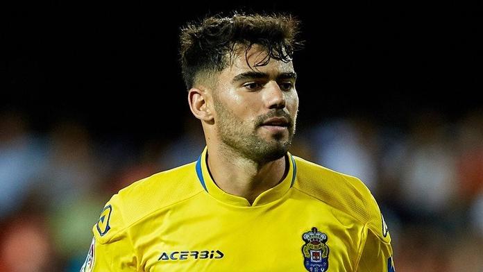 Fotbalista Tana se připletl do bitky. Skončil v krvi, situaci řeší klub!