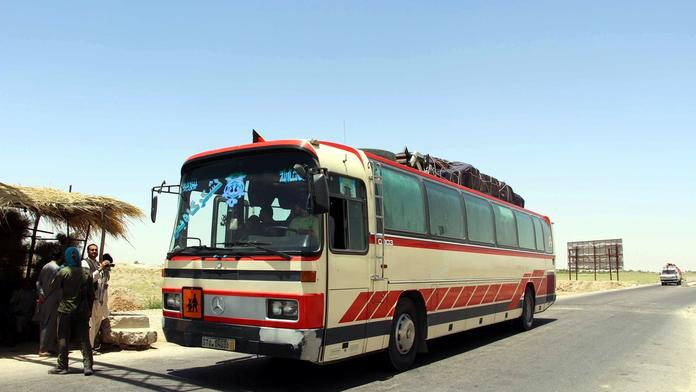 Taliban opět útočil! Z kolony autobusů unesli desítky lidí!