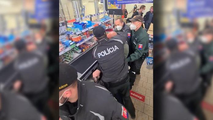 Muž bojoval proti opatřením a rouškám. Teď podlehl covidu