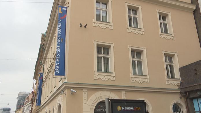 Na radnici Prahy 5 se rozdávaly funkce. Počet uvolněných zastupitelů je extrémní