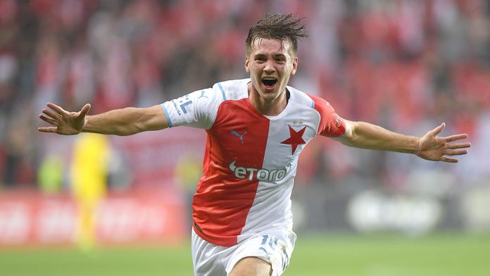 Sedmnáctiletý mladík dotáhl Slavii za výhrou, Plzeň je zpátky v čele