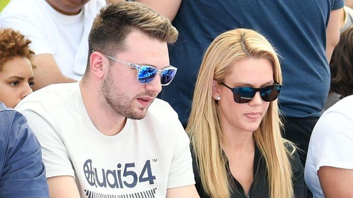 Luka Dončič a jeho přítelkyně Anamaria Goltesová