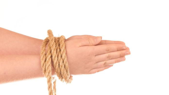 Holčičky ve škole rozthly papír, od učitelek přišel neuvěřitelný trest