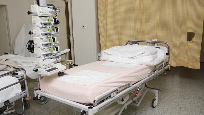 Na psychiatrii udusili pacienta houskou a konzervou